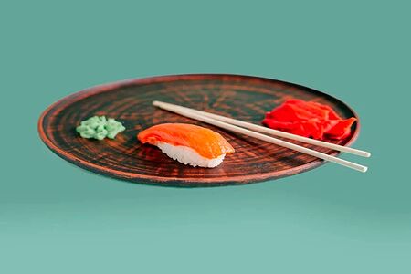 Суши с лососем