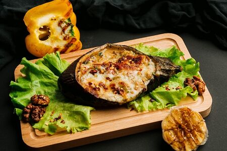 Жюльен в баклажане с курицей и томатами