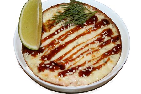 Рис, запечённый с лососем под сырной шапкой дорблю