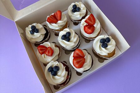 Капкейки №5 Шоколад-клубника, ваниль-манго и Сникерс