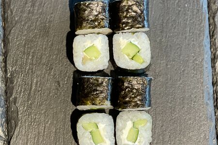 Ролл с огурцом и сыром