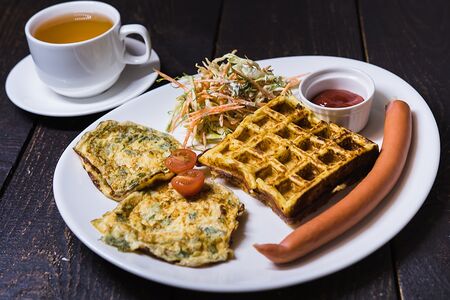 Плотный завтрак от кафе Verona с омлетом