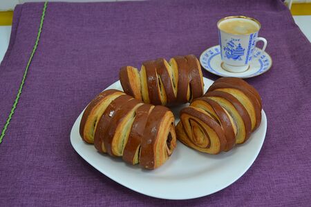 Круассан с шоколадом