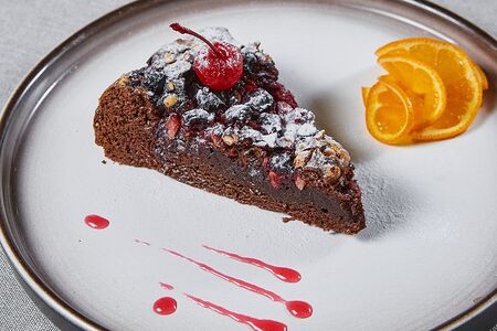 Брауни с вишней и домашним шоколадом