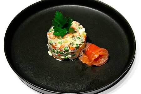 Салат оливье с семгой