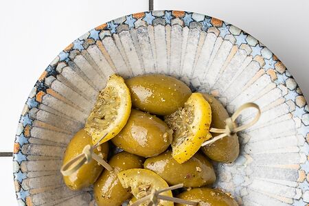 Оливки, маринованные с заатаром