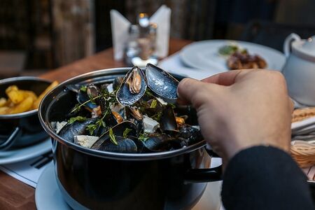 Мидии в томатном соусе