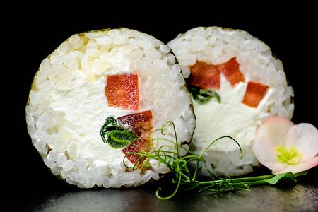 Футомаки с томатами