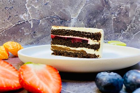 Торт шоколадный с вишневой прослойкой