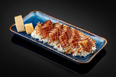 Угорь на рисе