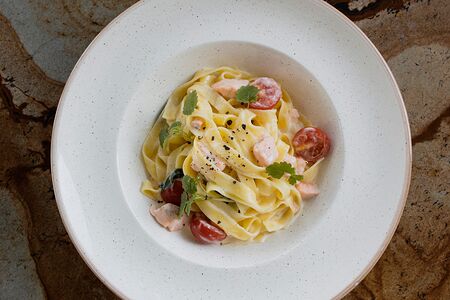 Тальятелле с лососем