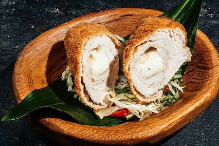 Куриная котлета, фаршированная сыром