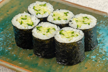 Ролл с огурцом