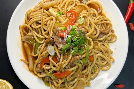 Жареная лапша с говядиной