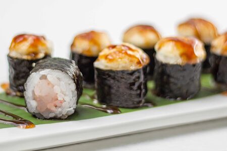 Запеченный маки с тигровой креветкой 8 шт