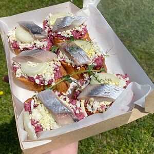 Брускетты Сельдь на шубе