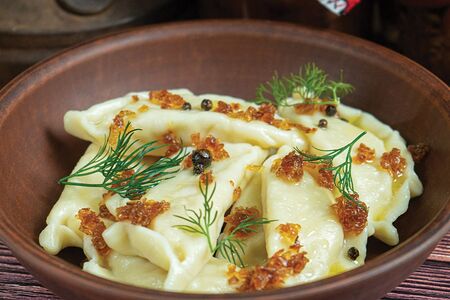 Вареники c картошкой и шкварками