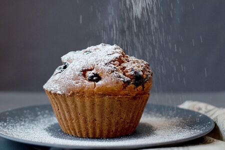 Шарлотка с вишней