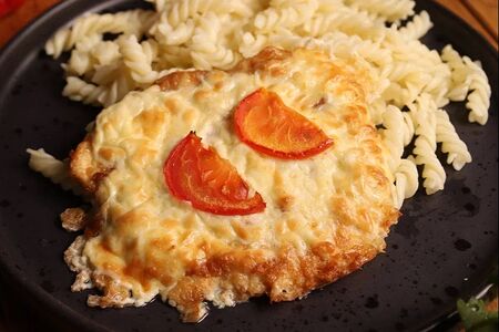 Кета отбивная с помидоркой