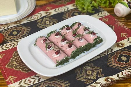 Рулетики из ветчины