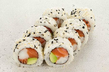 Ролл с лососем, креветкой и авокадо (8 шт)