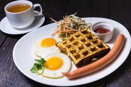 Плотный завтрак от кафе Verona с глазуньей