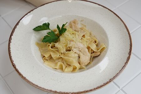 Феттуччине с курицей и грибами