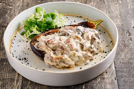 Лодочка из баклажана с цыпленком