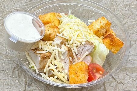 Салат Цезарь с лососем