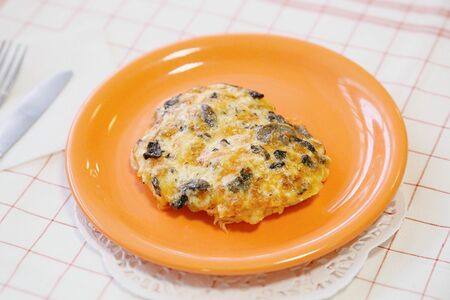 Курица, запеченная с картофелем и грибами