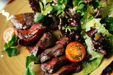 Татаки из говядины в пикантной заправке