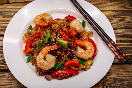 Рис с креветками и овощами