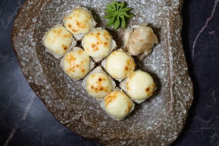 Запеченная с сыром креветка