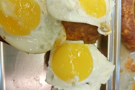 Бифштекс с яйцом