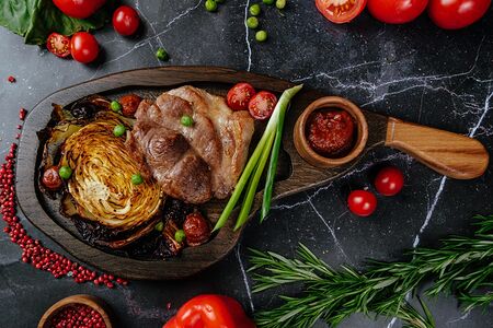 Стейк из свинины с печёной капустой и соусом барбекю