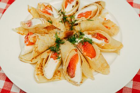 Блинчики с лососем и сыром