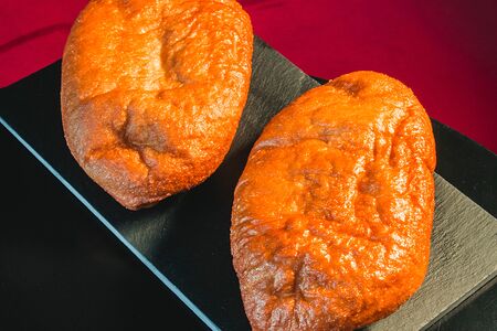 Жареный пирожок с капустой