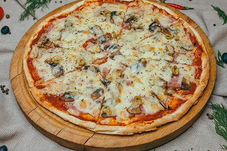 Пицца с Грибами и ветчиной