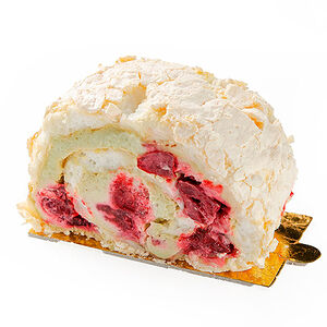 Рулет меренговый с вишней и фисташкой