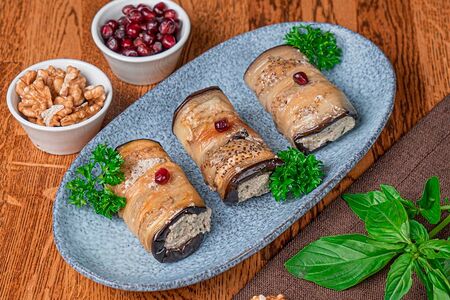 Баклажаны с орехами