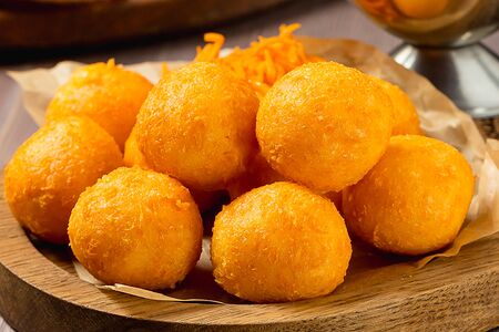 Кнедли сырные с соусом BBQ