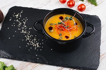 Тыквенный крем-суп с овощами и свекольным соком