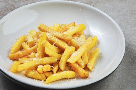 Картофель фри с пармезаном