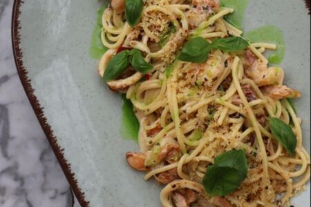 Спагетти с креветкой и кальмаром под соусом маскарпоне
