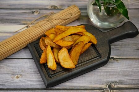 Картофельные дольки в специях