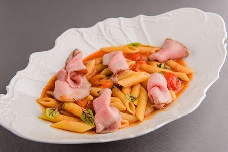 Паста Арабьята с ростбифом