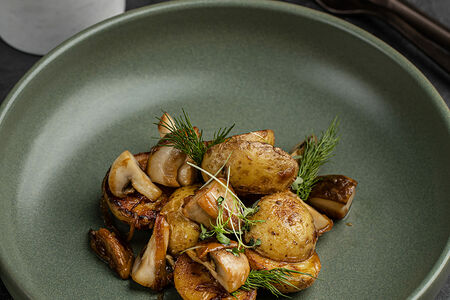 Картофель жареный с грибами