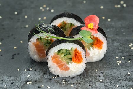 Футомаки с лососем