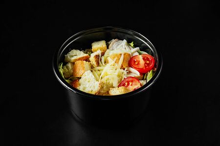 Салат Цезарь с курицей