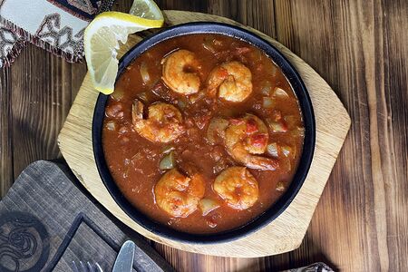 Креветки в томатном соусе